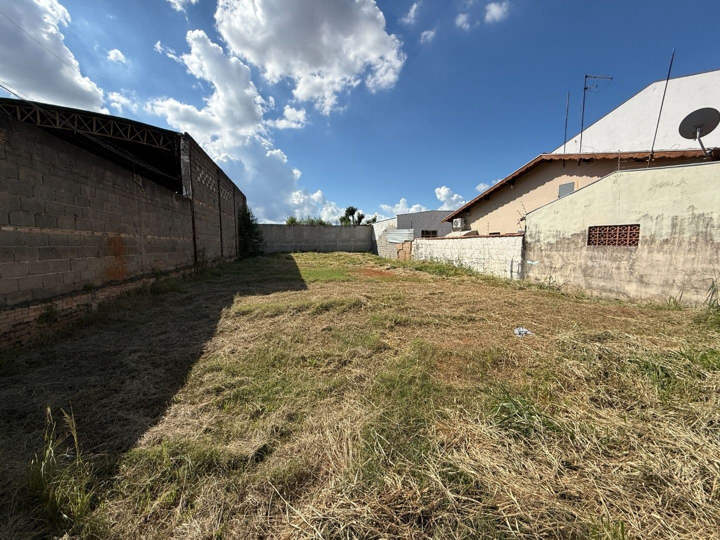 Terreno à venda, 367 m² por R$ 485.000,00 - Avenida Bandeirantes - Taubaté/SP em Avenida Bandeirantes, Taubaté/SP — Orah Houses