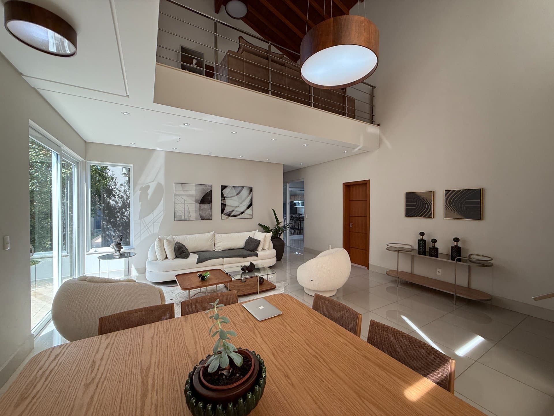 Casa com 3 dormitórios à venda, 296,07 m² por R$ 2.250.000,00 - Condomínio Terras de San Marco - Taubaté/SP em Quiririm, Taubaté/SP — Orah Houses