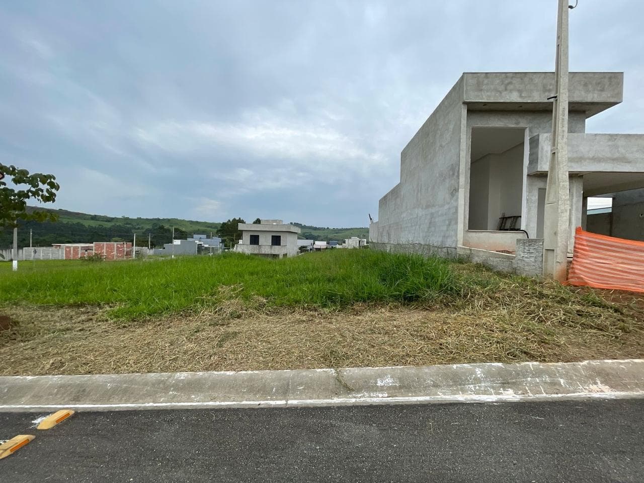 Terreno à venda, 250 m² por R$ 200.000,00 - Residencial Ágata - Vale dos Cristais - Taubaté/SP em Vale dos Cristais, Taubaté/SP — Orah Houses