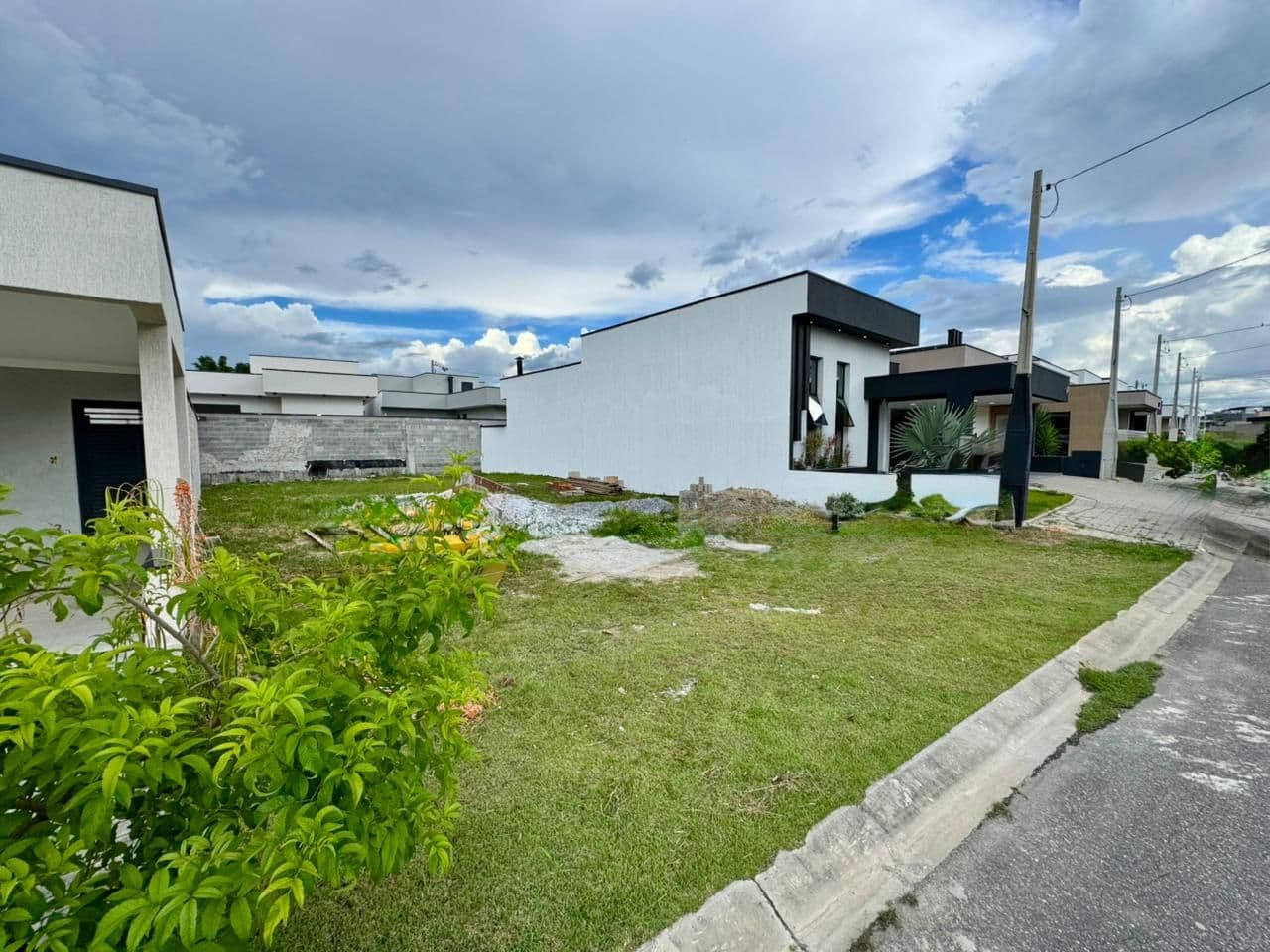 Terreno à venda, 250 m² por R$ 250.000,00 - Residencial Pérola do Vale - Tremembé/SP em Vila Nossa Sra. Auxiliadora, Tremembé/SP — Orah Houses