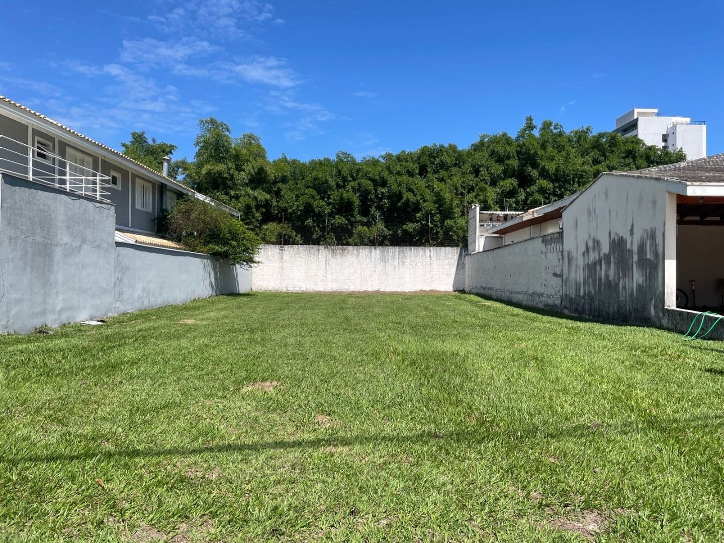 Terreno à venda, 435 m² por R$ 1.000.000,00 - Condomínio Taubaté Village - Taubaté/SP em Jardim das Nações, Taubaté/SP — Orah Houses